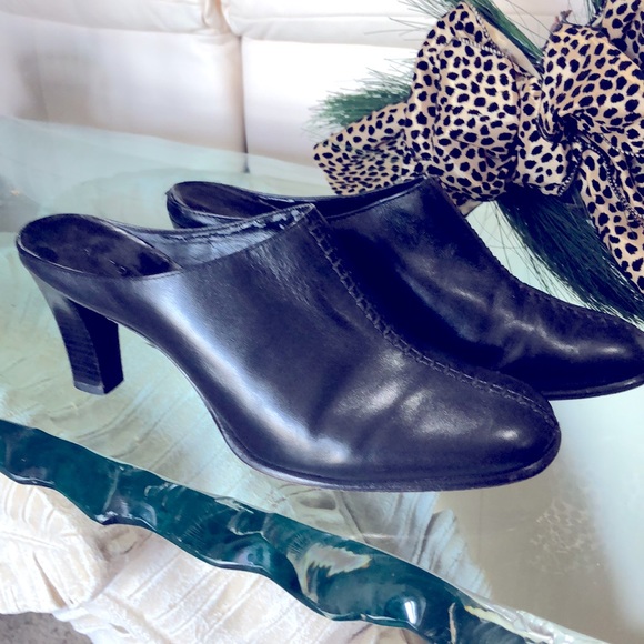 SZ 8 ANTONIO MELANI BLACK HEEL MULES - Picture 2 of 5